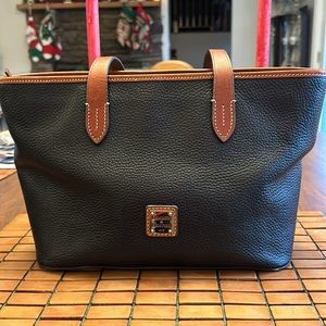 Handbag-Mid size Dooney Bourke Pebble black leather gold trim lined in red